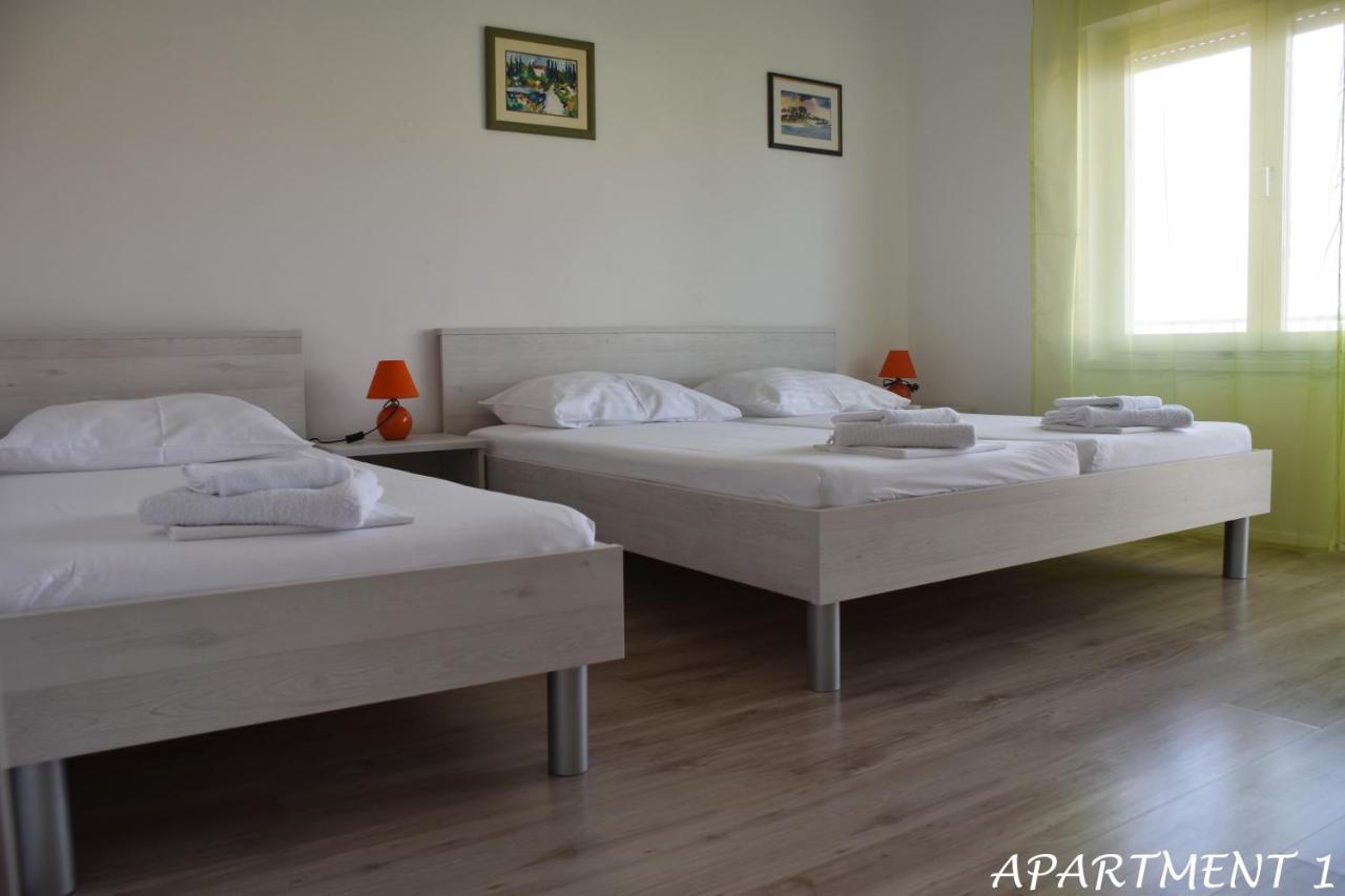Apartments Luka トロギール エクステリア 写真