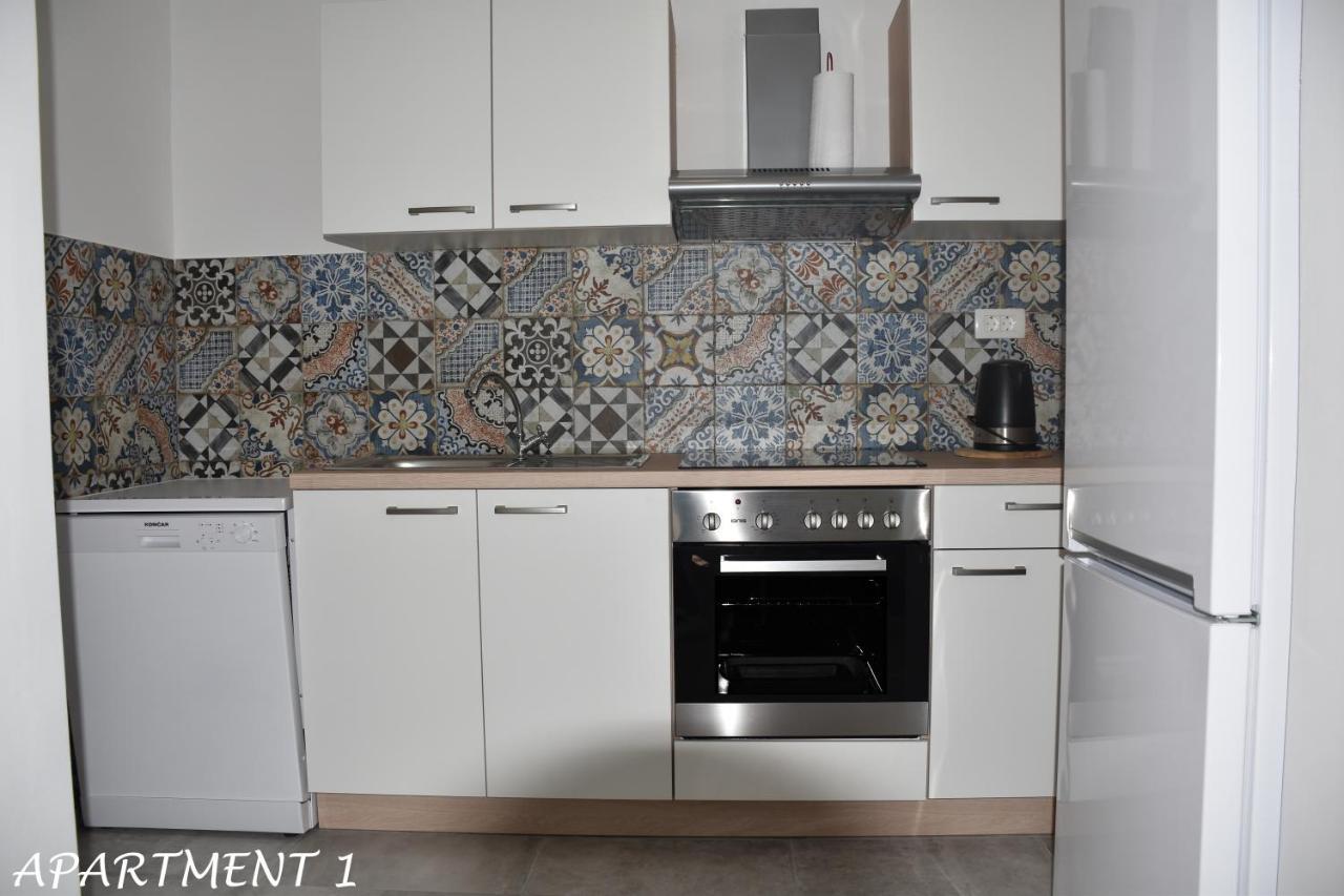 Apartments Luka トロギール エクステリア 写真